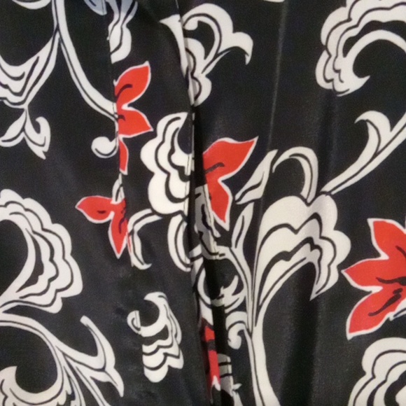 Alfred Dunner Black Floral design top - Picture 6 of 9